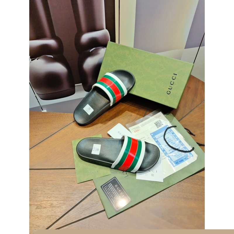 G*u*i slippers